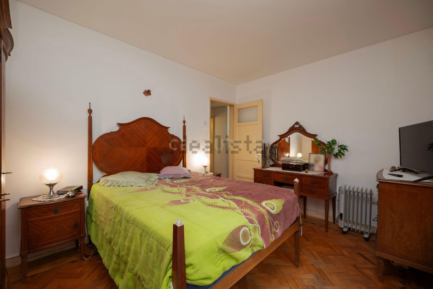 小楼房或独栋别墅出售在Praça Dom Fernando II, 6 - 卧室