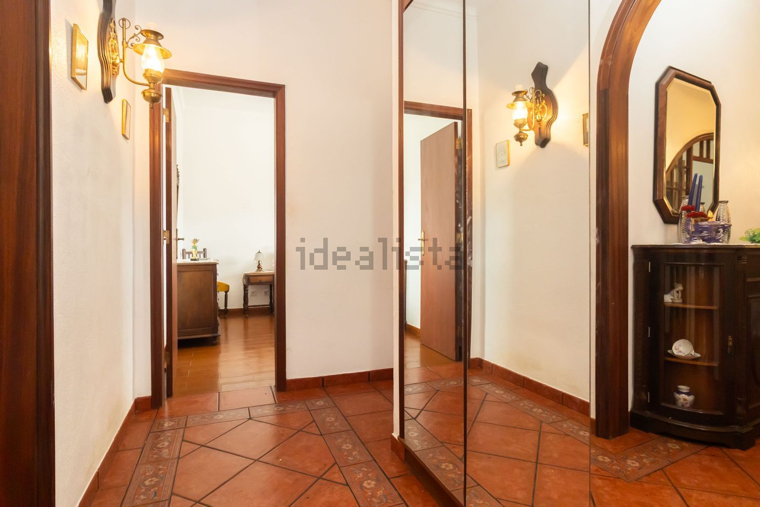 小楼房或独栋别墅出售在Avenida Padre Nabeto - 过道