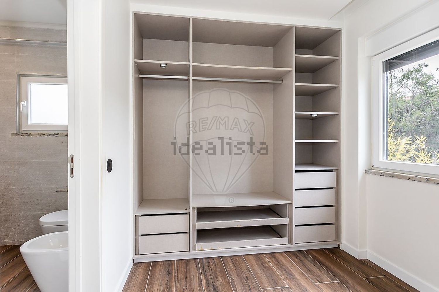 小楼房或独栋别墅出售在Rua Central - 试衣间