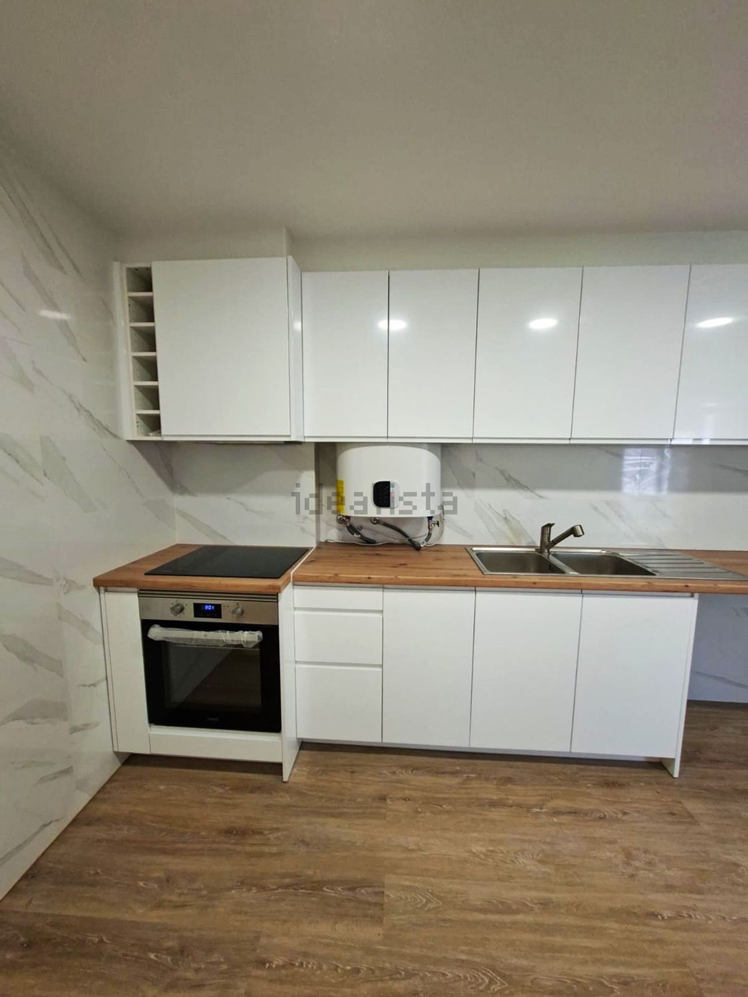 出租公寓 t4在Rua José Ferreira Pio, 26 a - 厨房