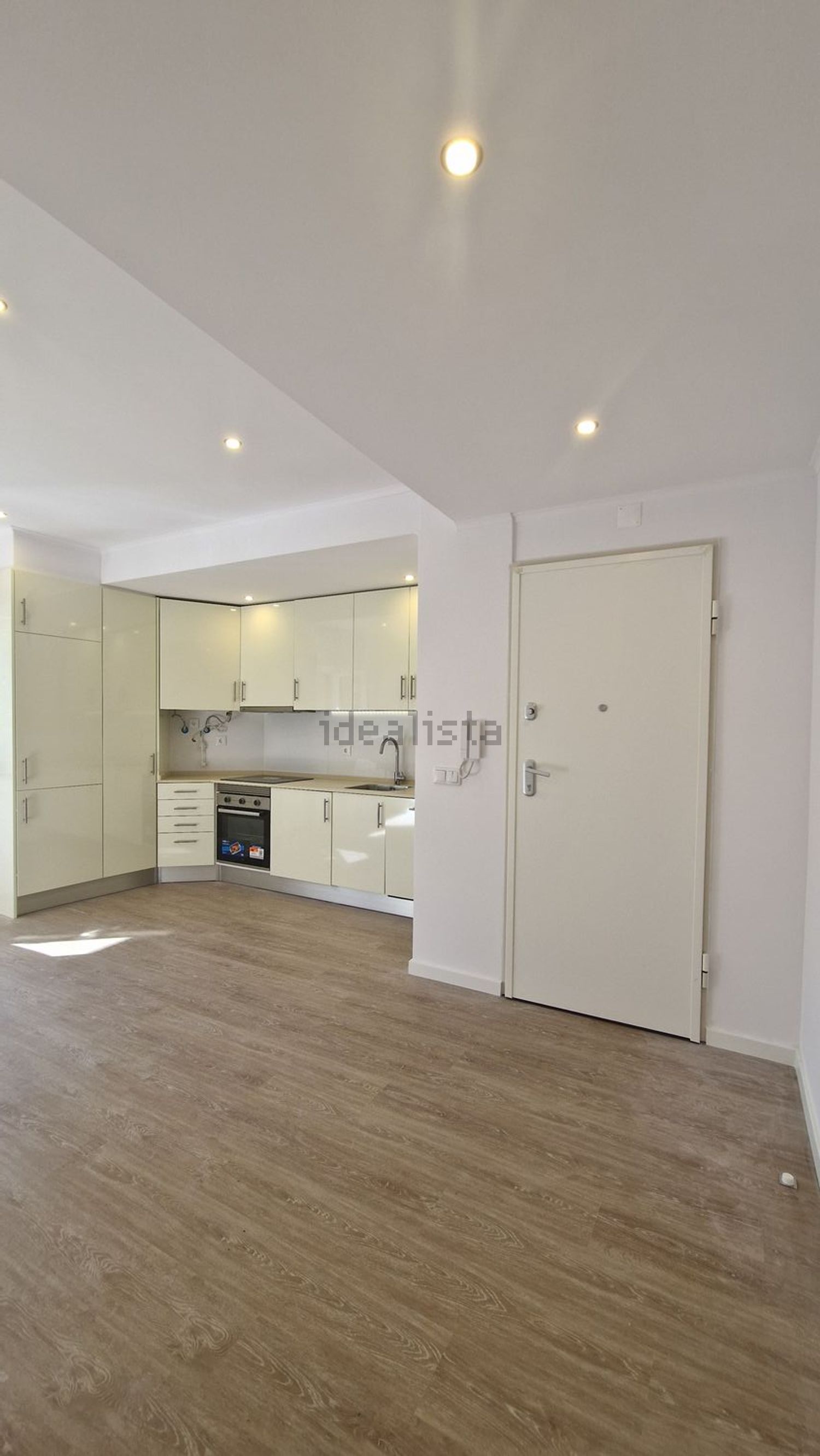 公寓 t1出售在Avenida Doutor José Pontes, 33 - 照片