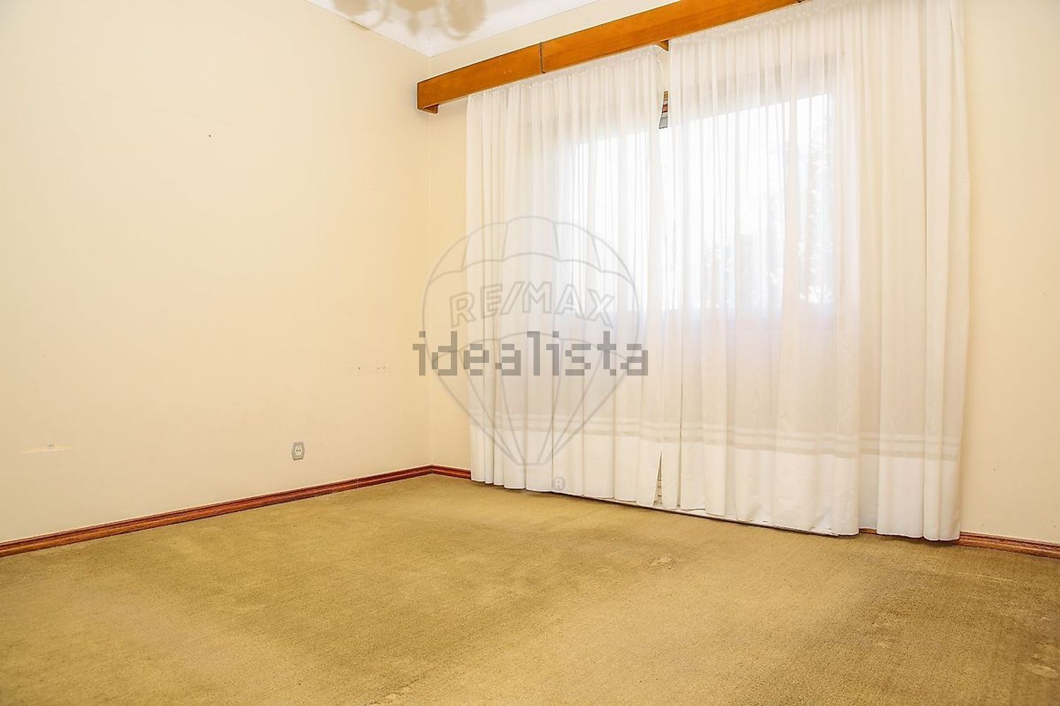 小楼房或独栋别墅出售在São Quintino - 居住