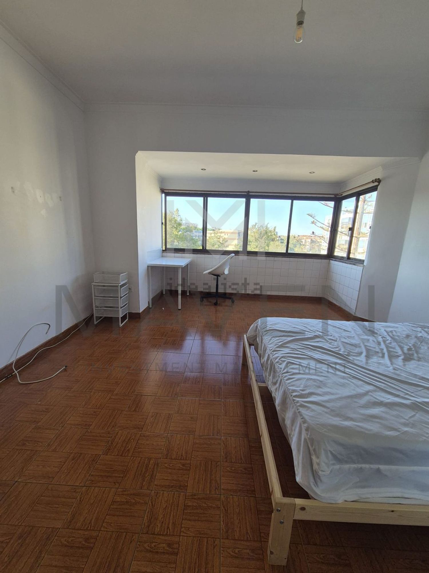 出租顶层公寓在Avenida Professor Rui Luís Gomes - 卧室