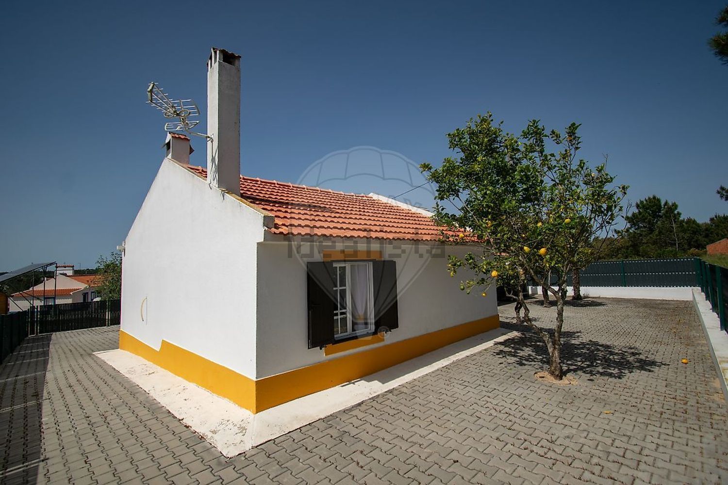 小楼房或独栋别墅出售Er261 - 外立面