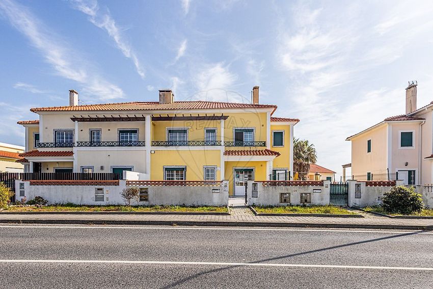 小楼房或独栋别墅出售在Rua das Flores