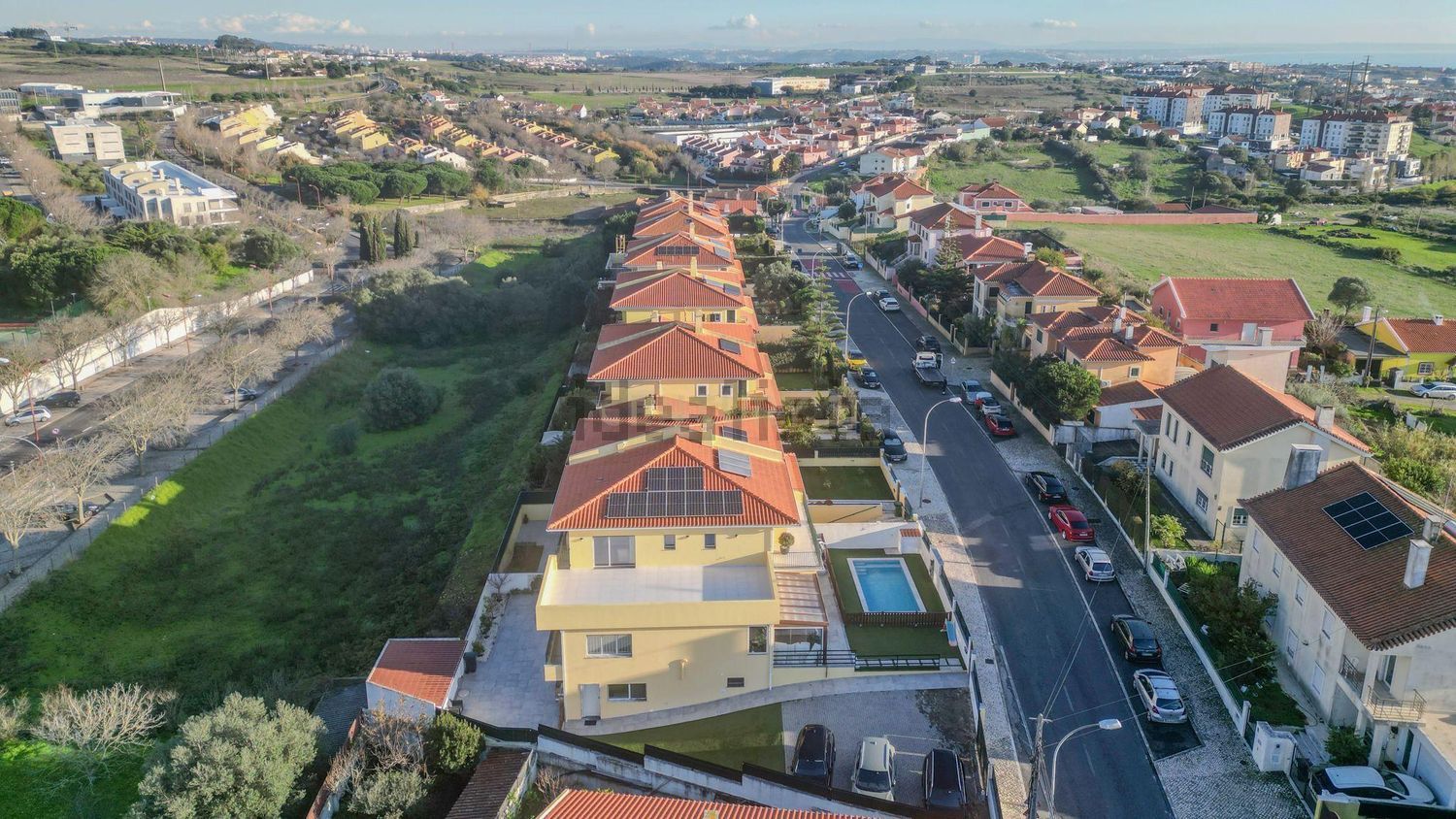 小楼房或独栋别墅出售在Avenida Engenheiro Arantes e Oliveira, 4 - 照片