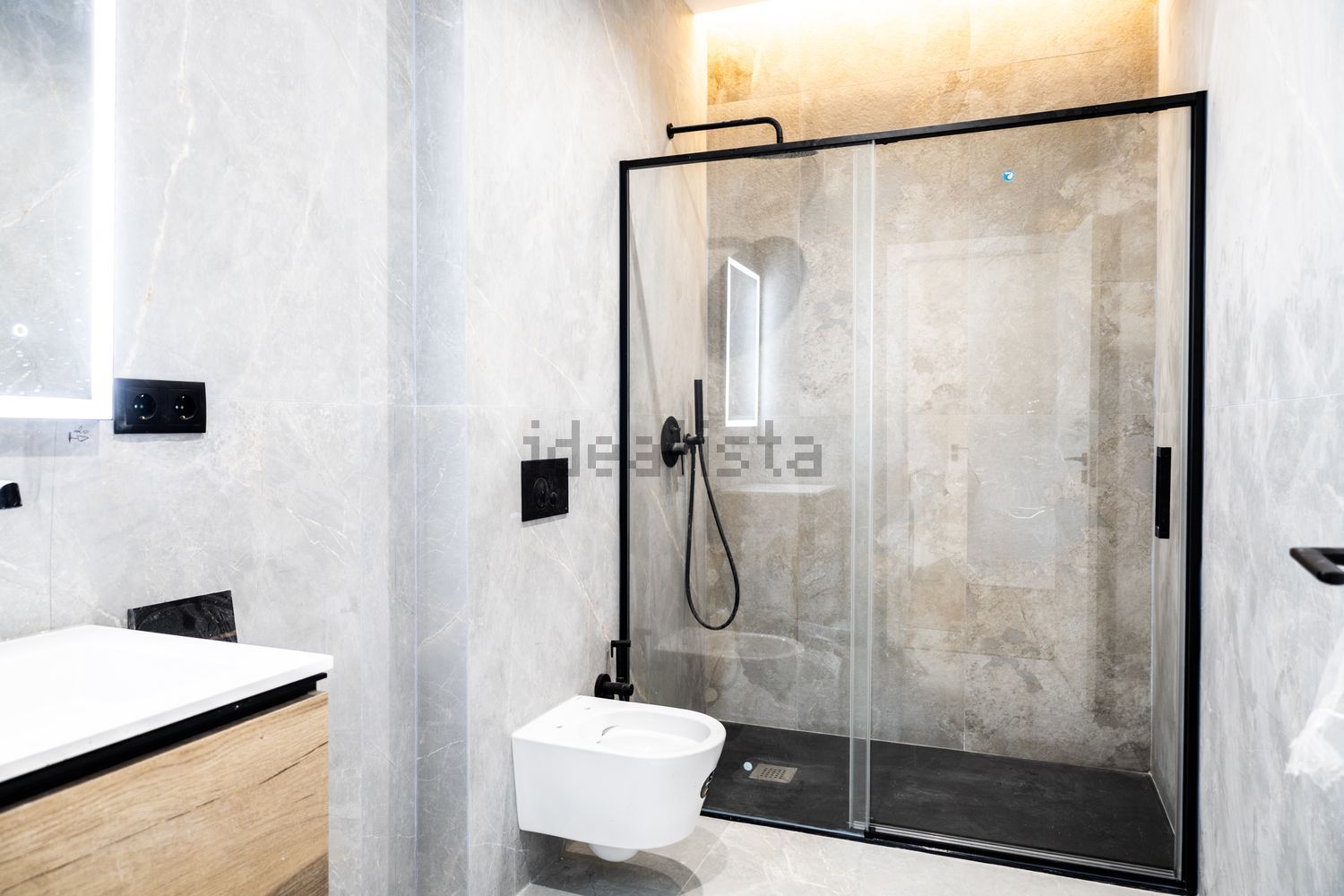 T0（单人公寓）出售在Rua Ruy Belo - 卫生间