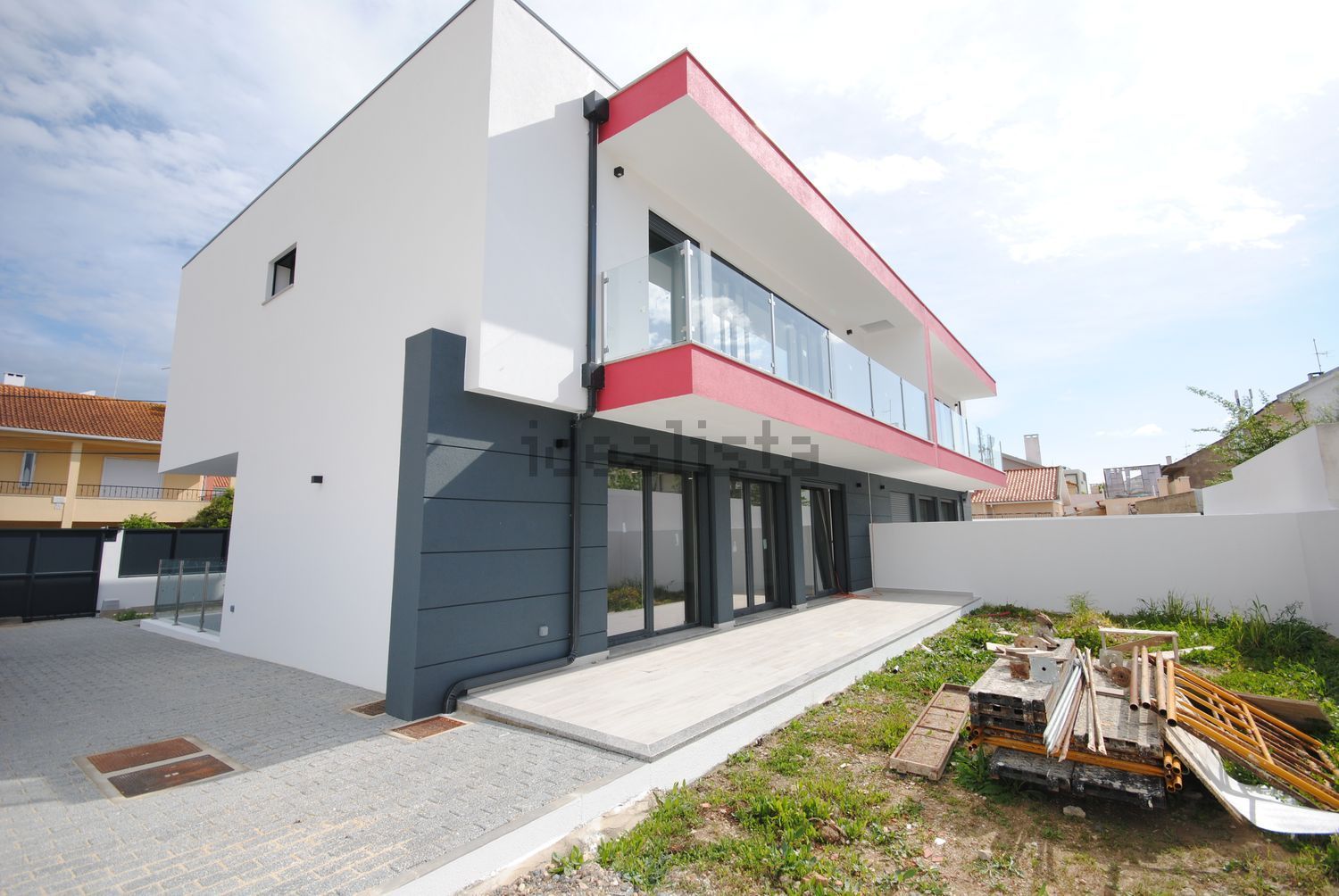 双拼别墅出售在Rua das Flores - 外立面