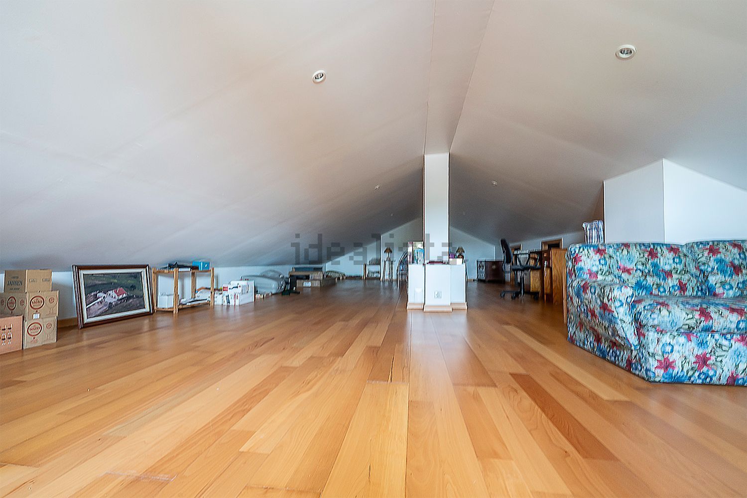 小楼房或独栋别墅出售2640-730 - 阳台