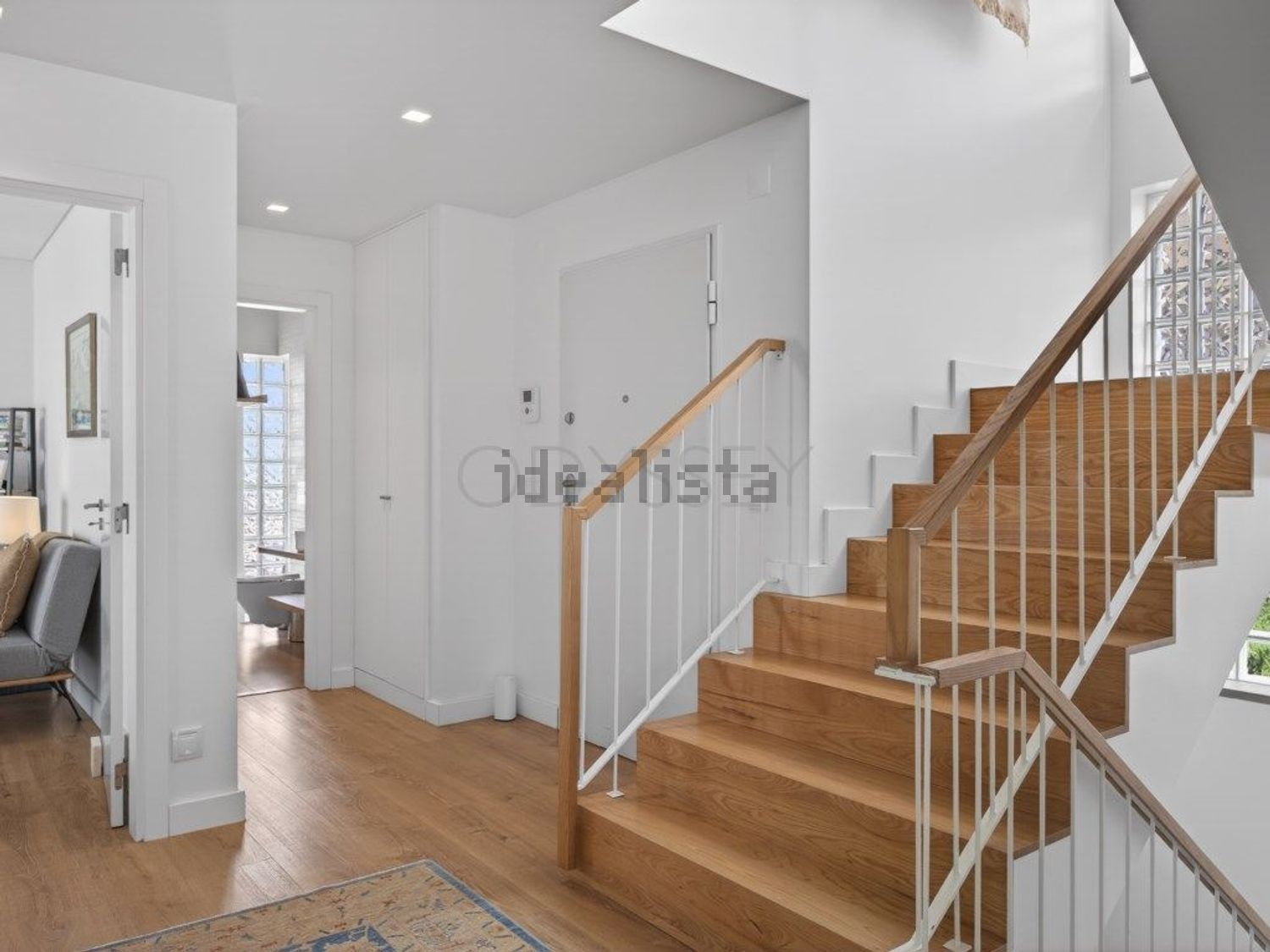 小楼房或独栋别墅出售在Rua da Colina - 详情