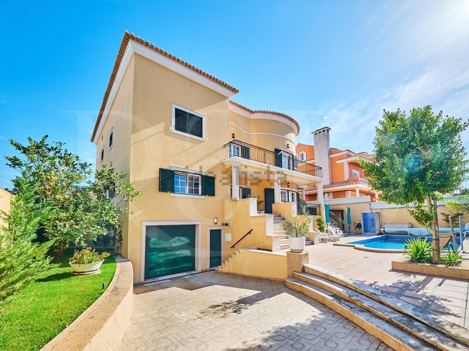 小楼房或独栋别墅出售在Rua Bartolomeu Perestelo, 189 - 外立面