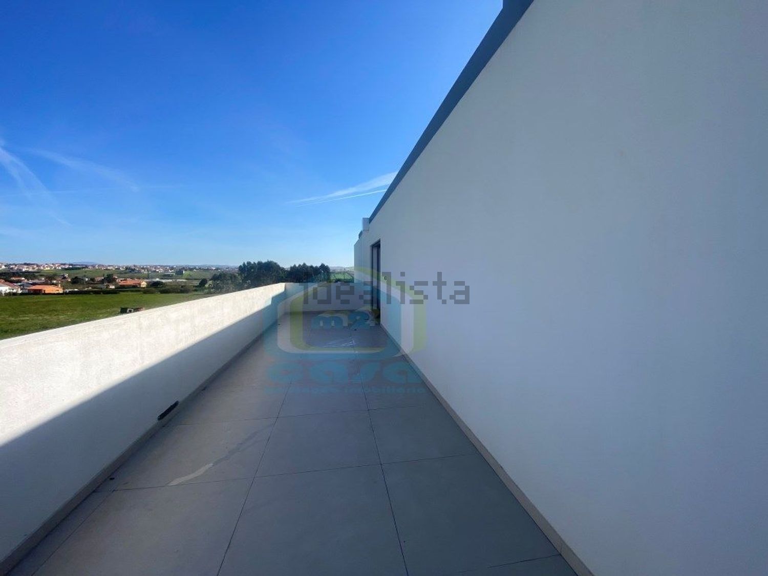 小楼房或独栋别墅出售在Rua das Flores - 阳台