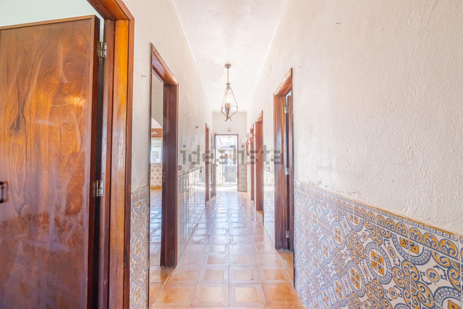 小楼房或独栋别墅出售在Rua General Humberto Delgado, 6 - 过道