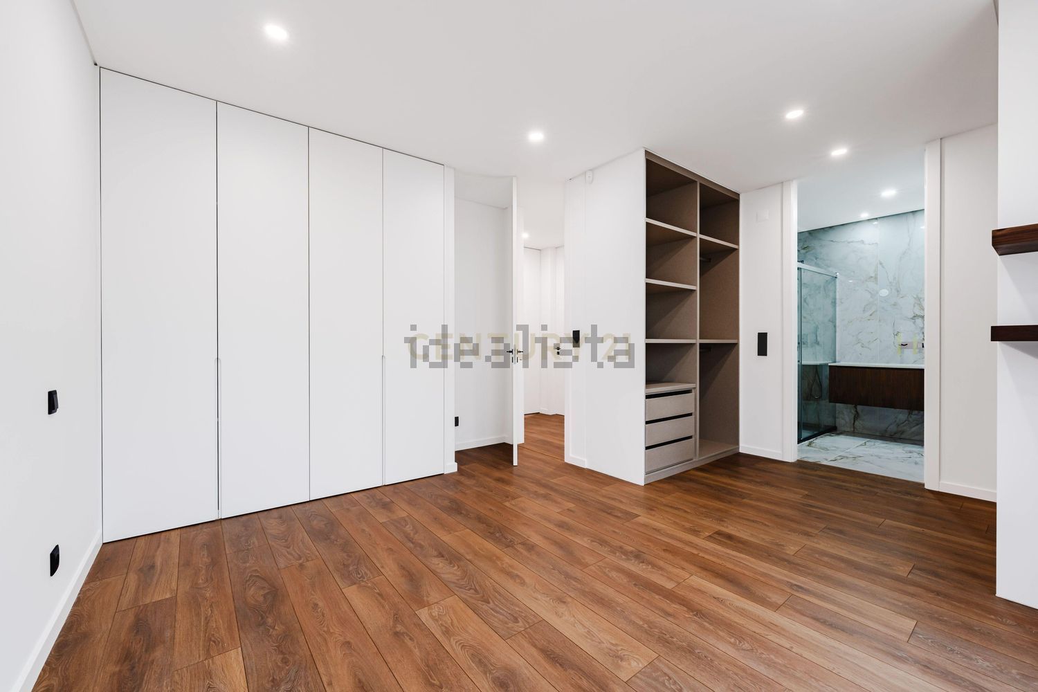 小楼房或独栋别墅出售在Palmela Village - Colinas da Arrábida - 试衣间