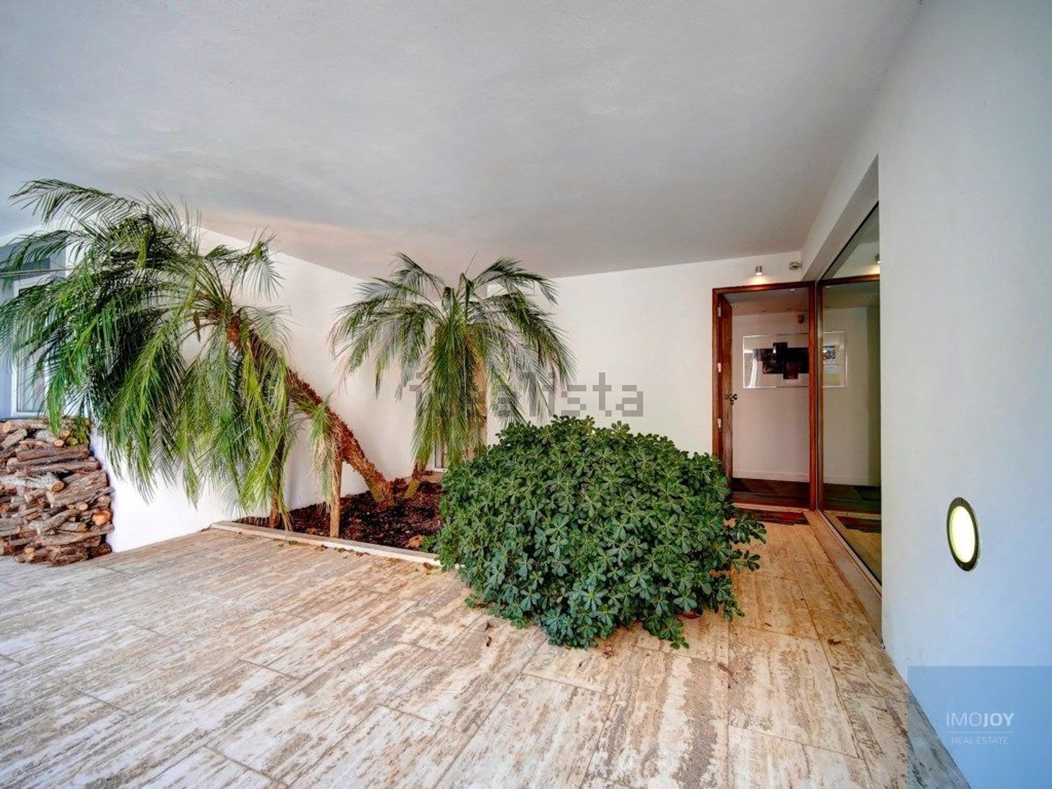 出租小楼房或独栋别墅在Rua Mato da Mina, 41 - 门廊