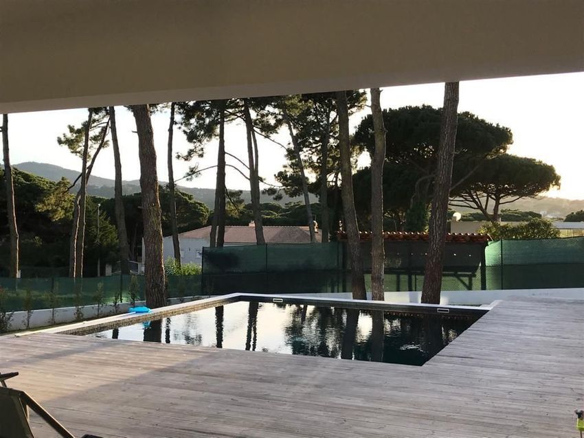 小楼房或独栋别墅出售在Rua Moniz da Maia