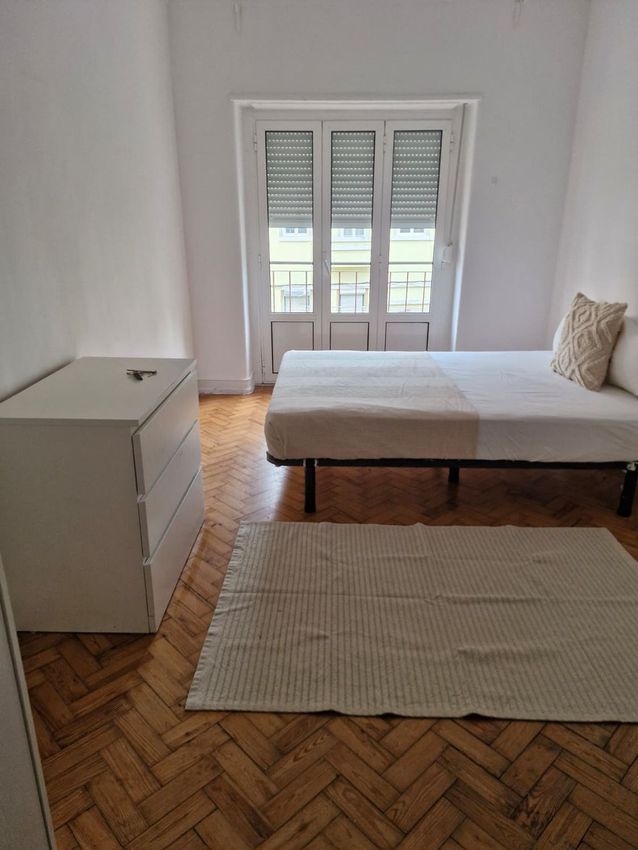 出租房间在Rua Cândido Figueiredo