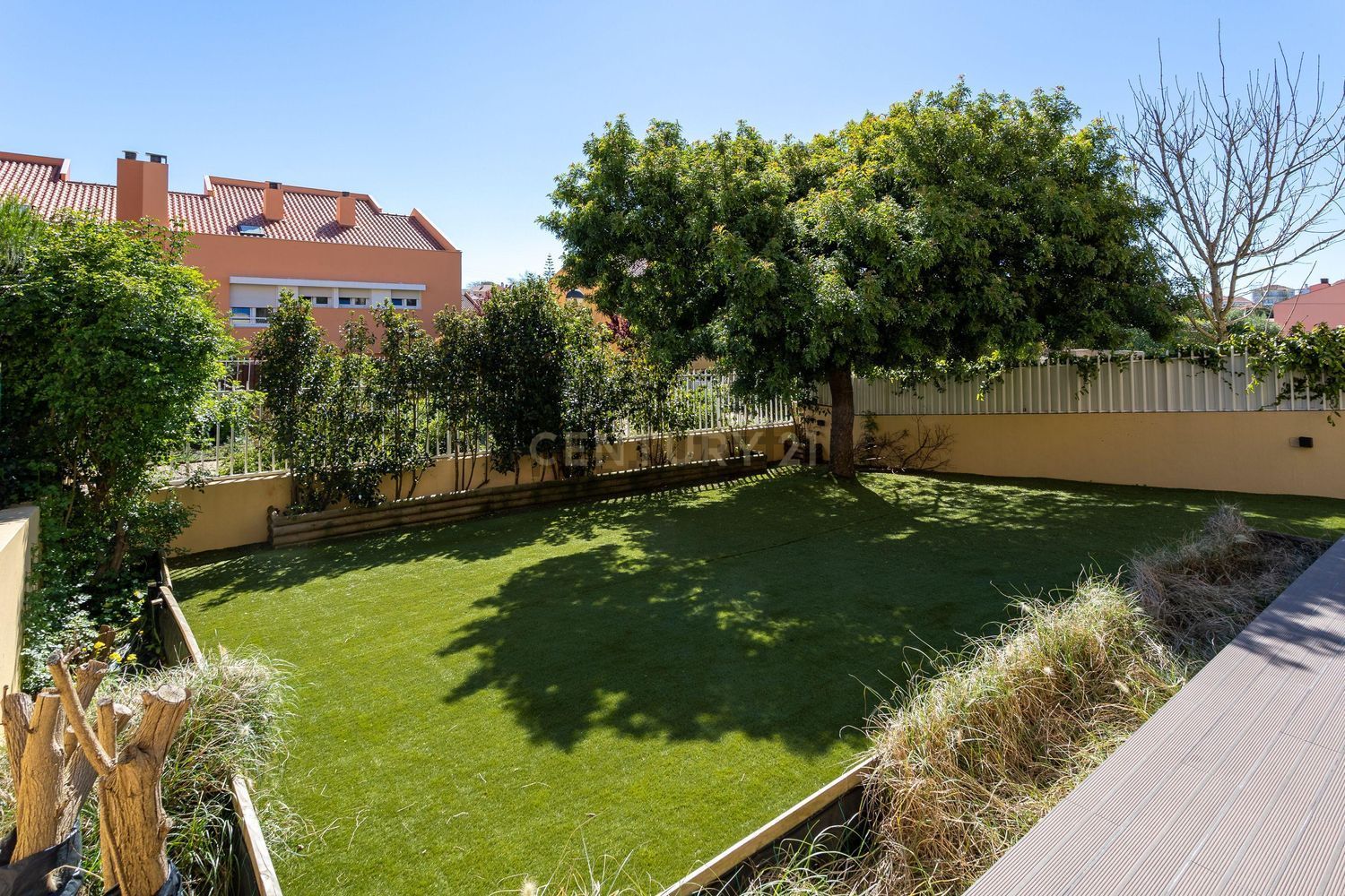 双拼别墅出售在Rua António Xavier Pereira Coutinho, 43 - 花园