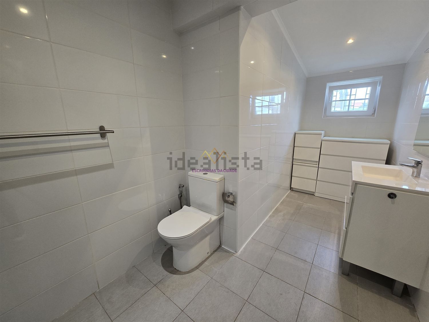 出租公寓 t1在Rua Delfim de Almeida Fernandes, 20 - 卫生间