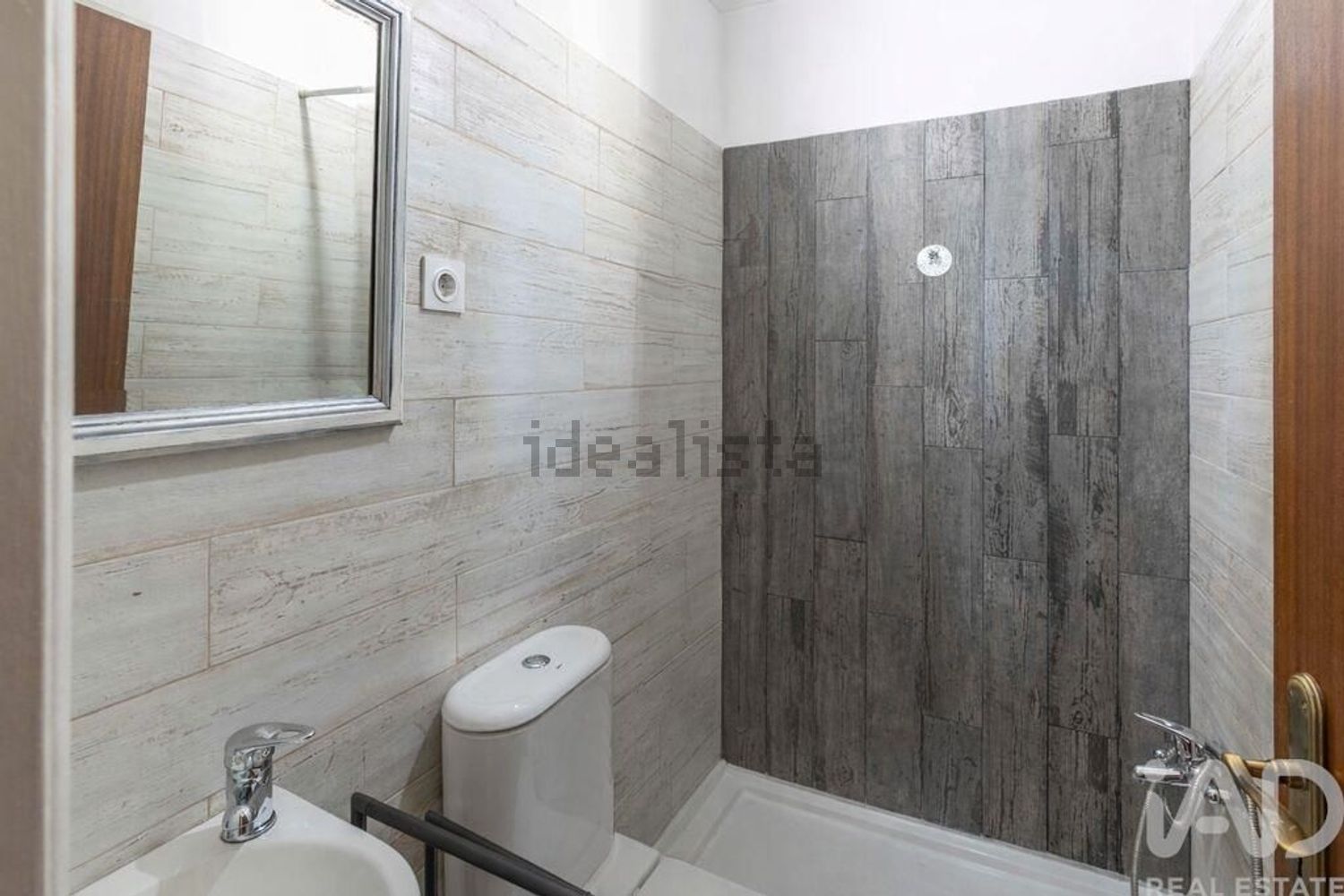 小楼房或独栋别墅出售在Penedo - Matarraque - 卫生间