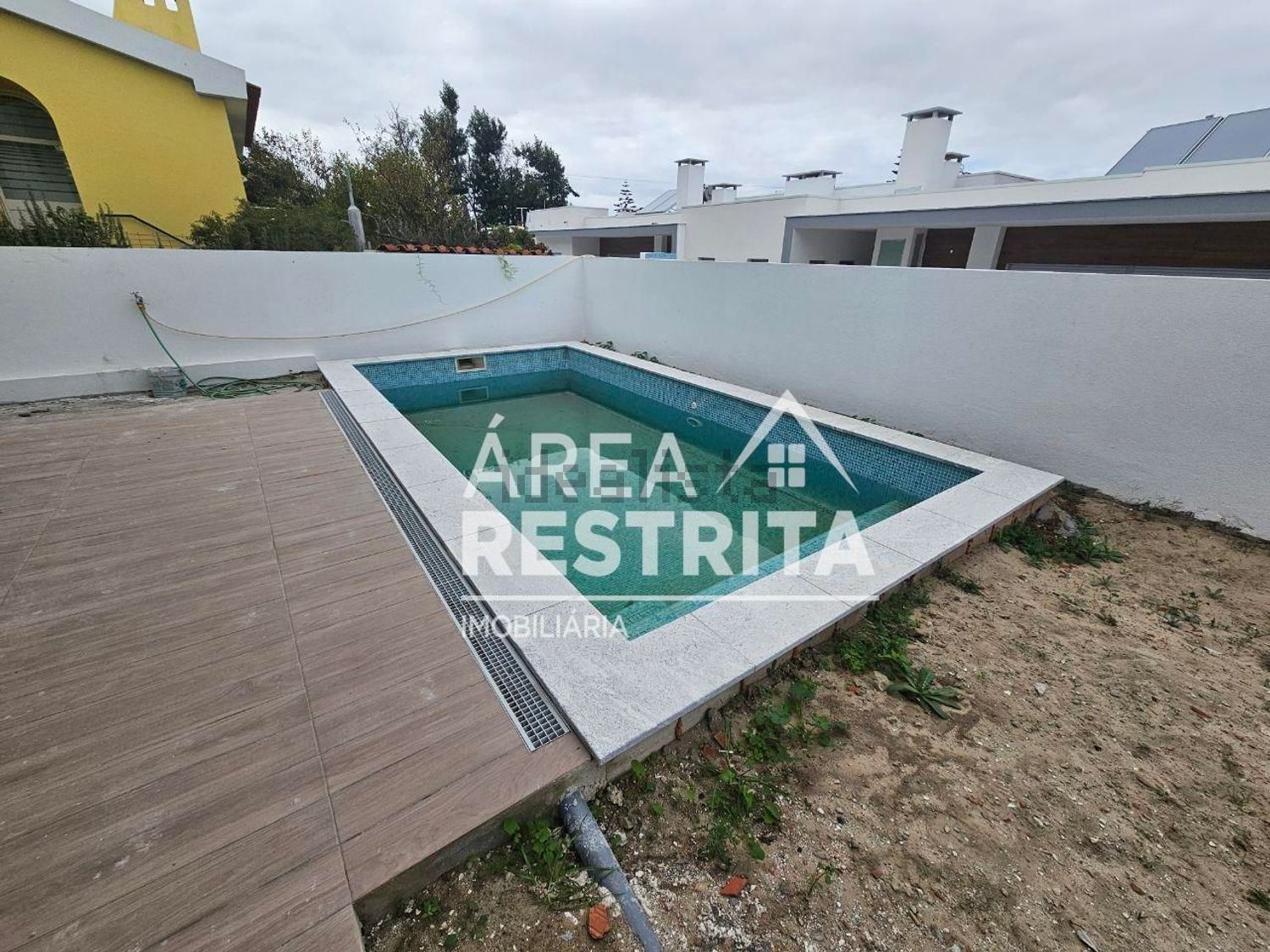 小楼房或独栋别墅出售在Vale de Choupos - Choilo - Galeotas - 游泳池