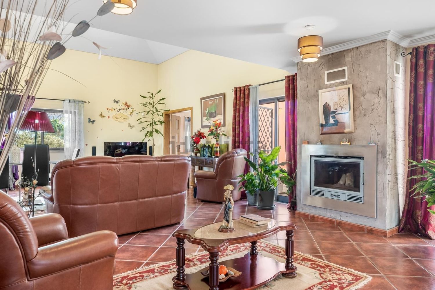 小楼房或独栋别墅出售N10 - 客厅