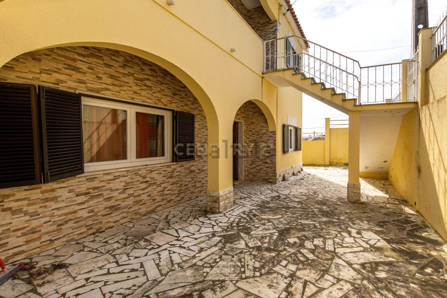 小楼房或独栋别墅出售在Rua São Valentim, 236 b - 外立面