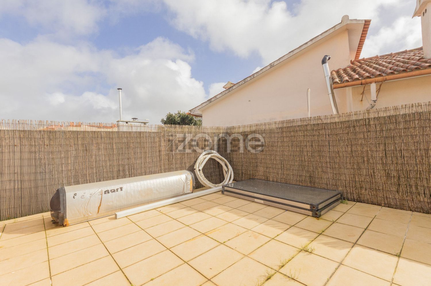 小楼房或独栋别墅出售在Rua Luís Vaz de Camões s/n - 院子