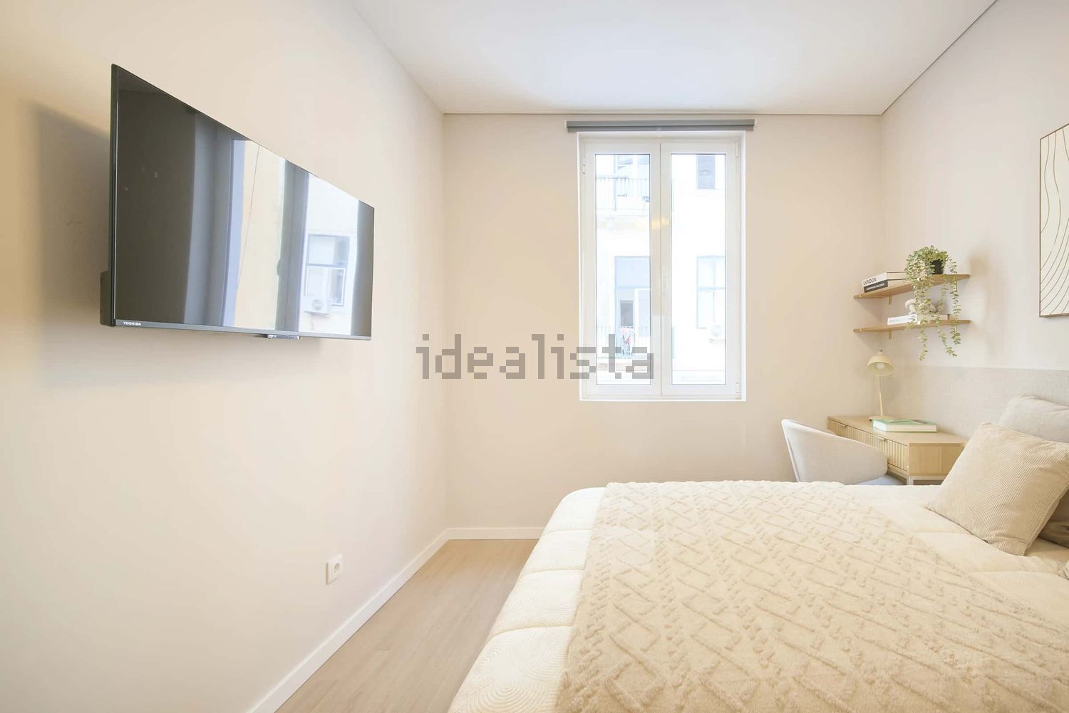 出租房间在Largo Vitorino Damásio, 2 - 卧室