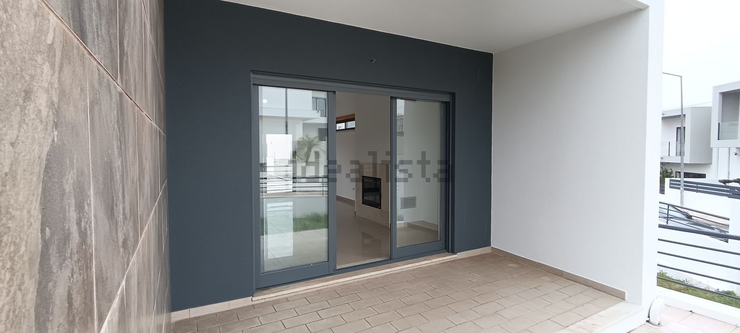 小楼房或独栋别墅出售在Rua Ferreira Soares - 照片