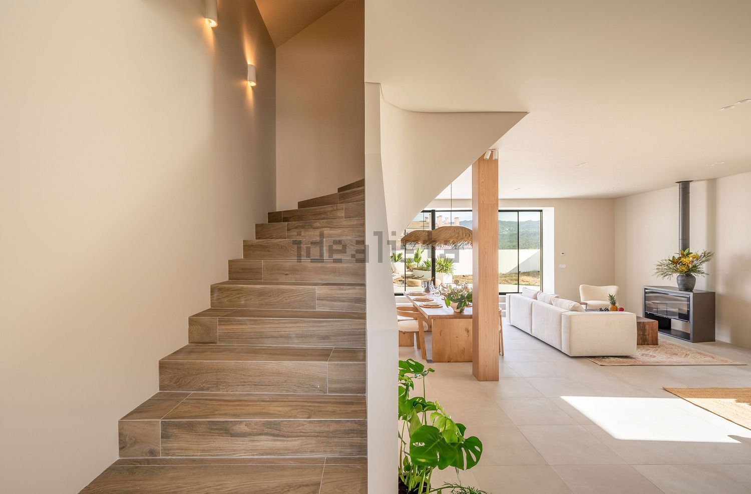 小楼房或独栋别墅出售在Avenida António Garcia de Castro - 楼梯