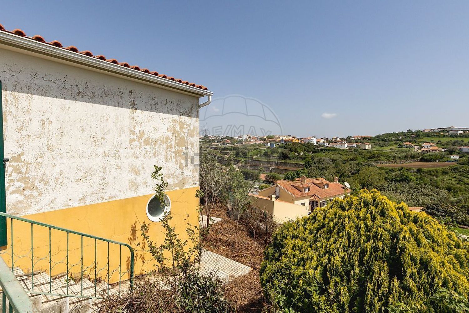 小楼房或独栋别墅出售在Estrada do Casal Sequeiro - 外立面