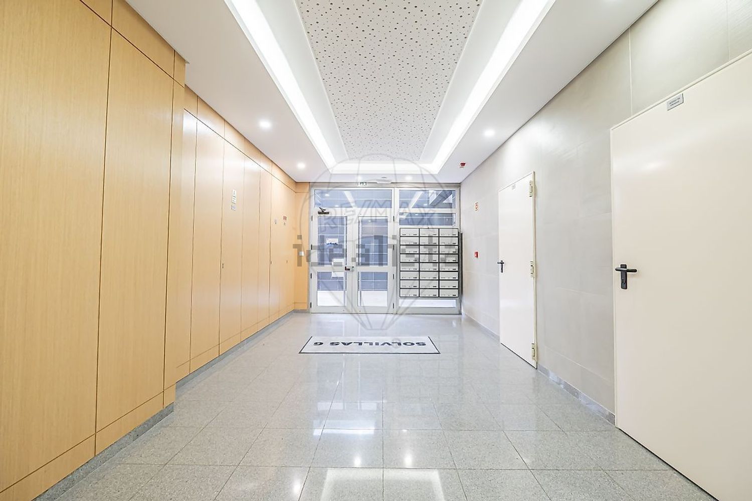 公寓 t3出售在Rua 25 de Abril de 1974 - 过道