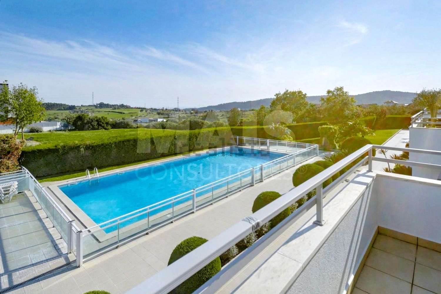 公寓 t4出售在Rua Alexandre Herculano - 游泳池