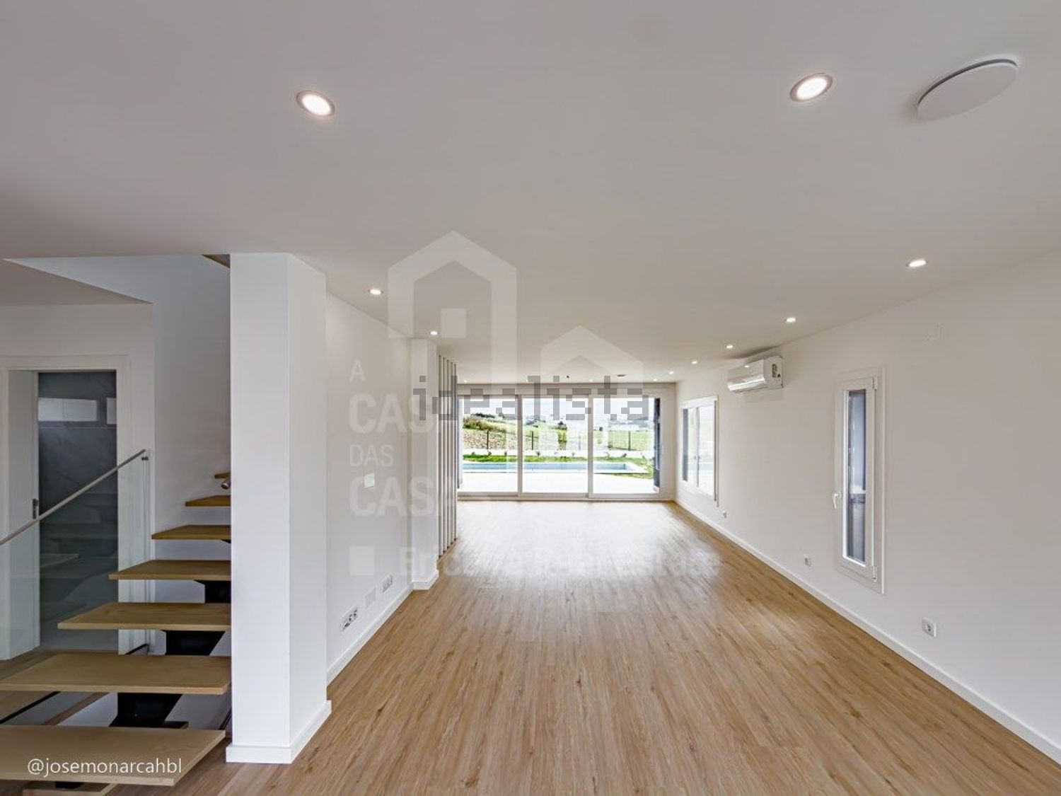 小楼房或独栋别墅出售在São Pedro da Cadeira - 居住