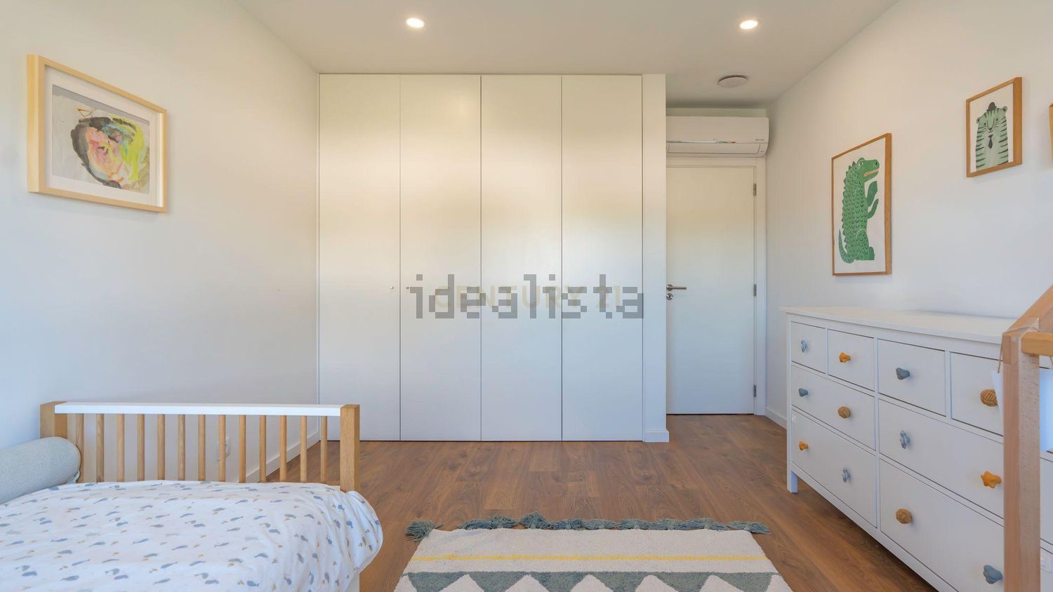 小楼房或独栋别墅出售在Avenida Engenheiro Arantes e Oliveira, 4 - 卧室