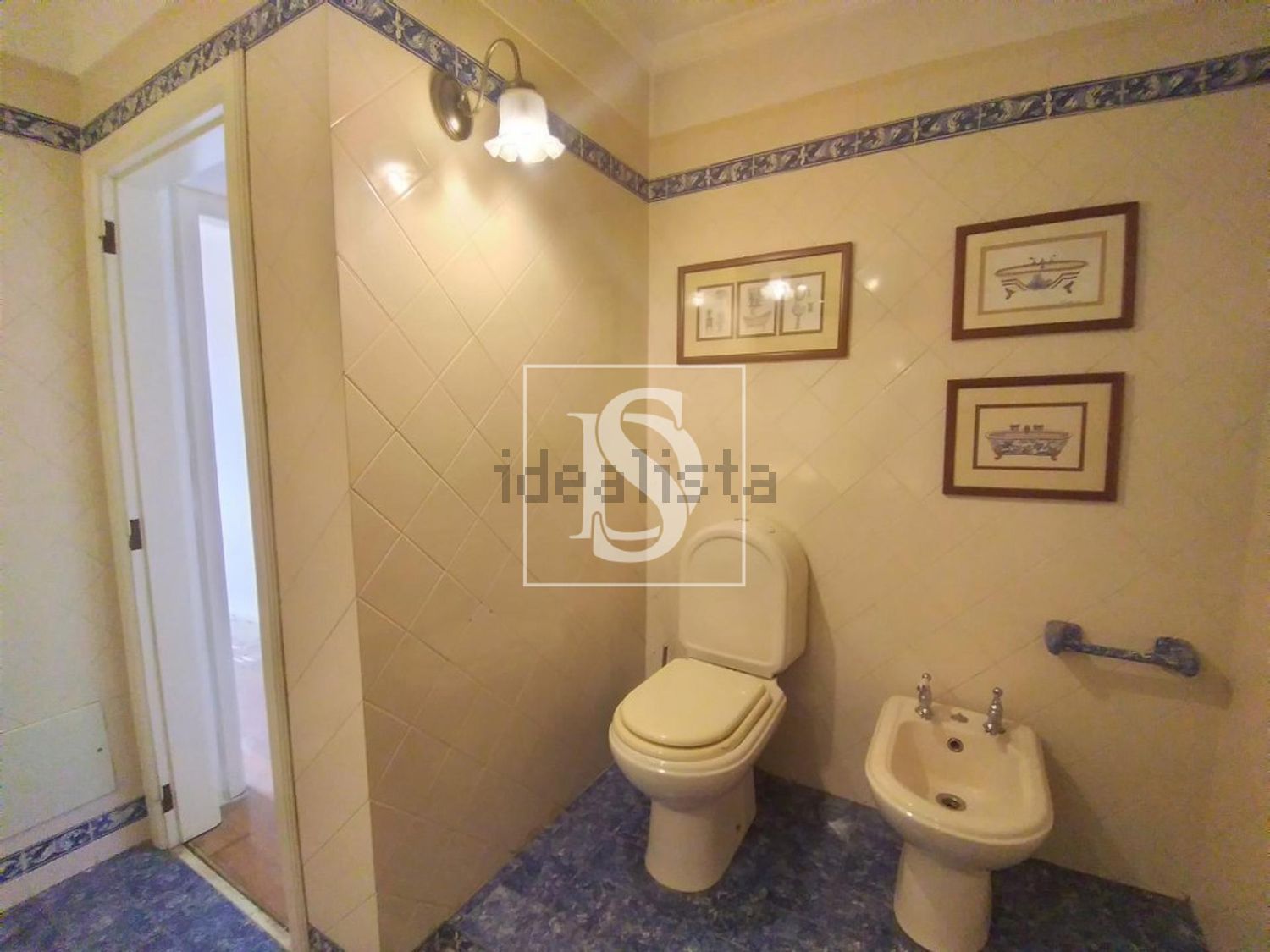 小楼房或独栋别墅出售在Rio Mouro Velho - Alto do Forte - 卫生间