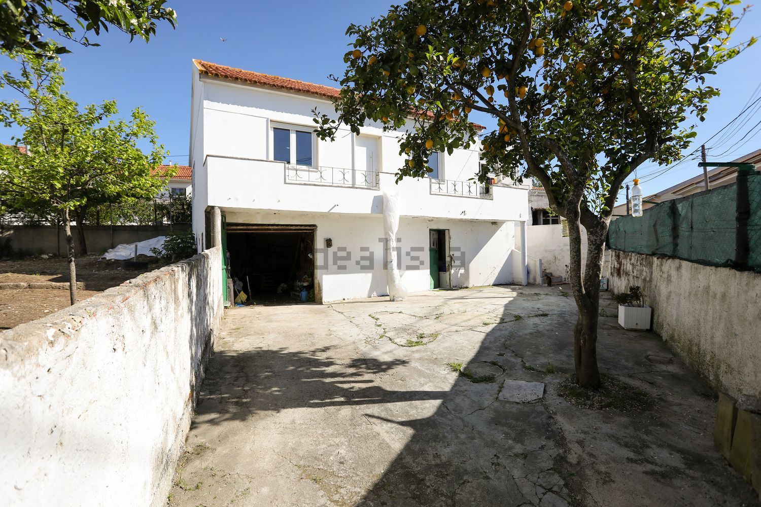 小楼房或独栋别墅出售在Rua dos Pastores - 外立面