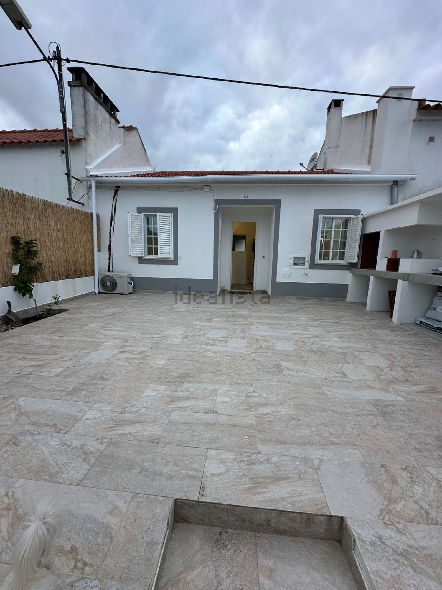 双拼别墅出售在Rua 1 de Maio, 15 - 院子