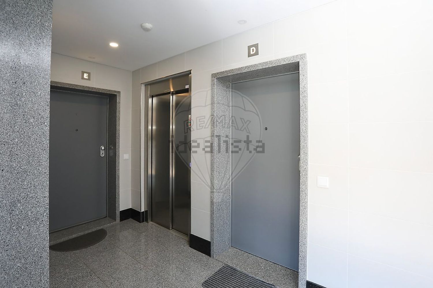 公寓 t2出售在Rua de Santa Teresa - 过道