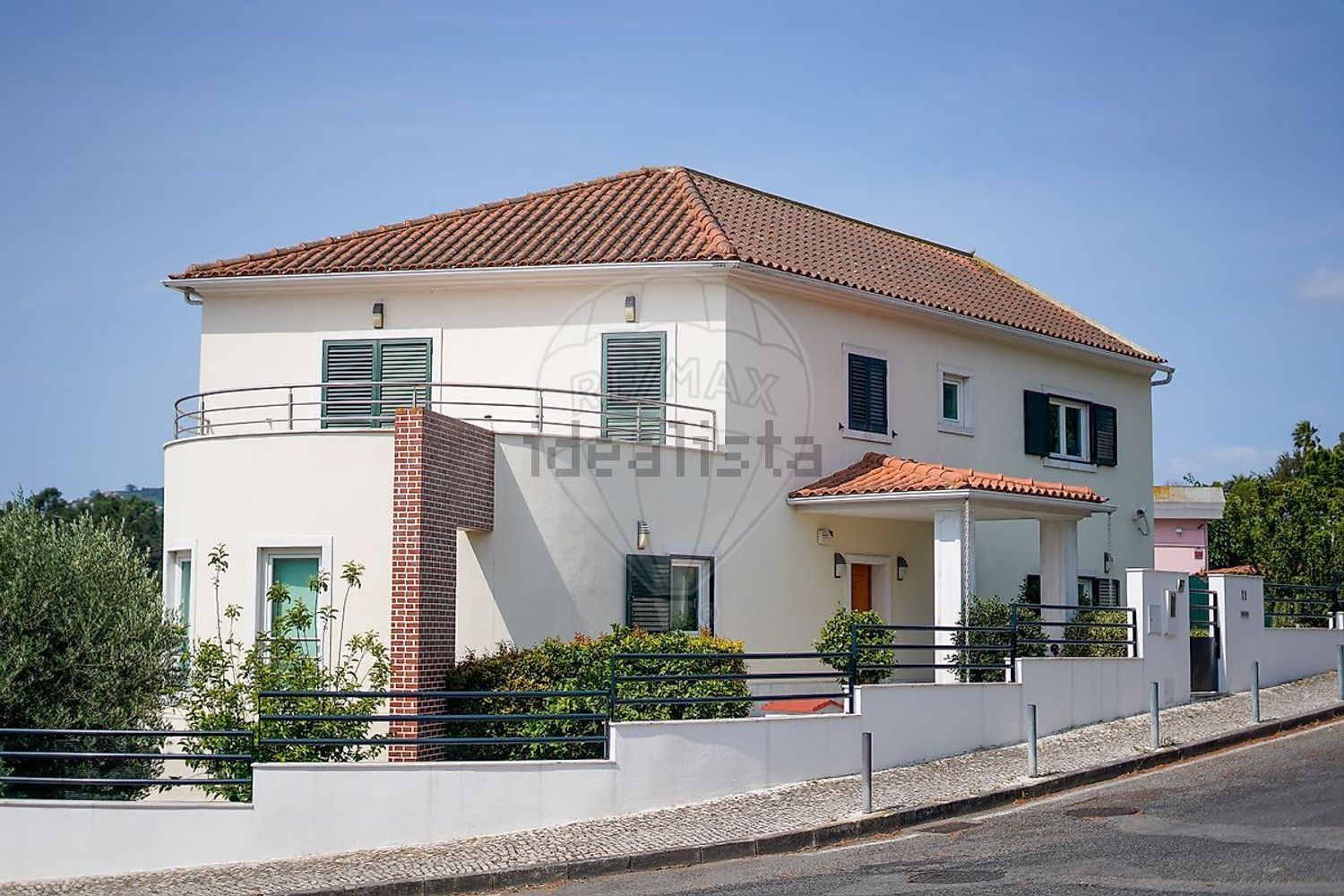 小楼房或独栋别墅出售在Rua Adriano Correia de Oliveira - 外立面