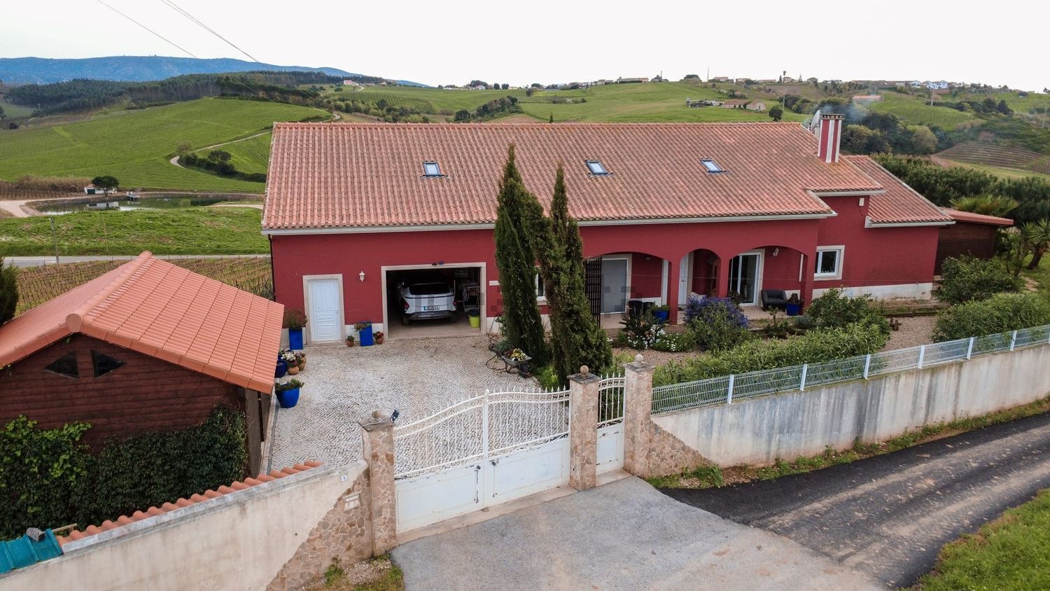 小楼房或独栋别墅出售在Peral - 外立面