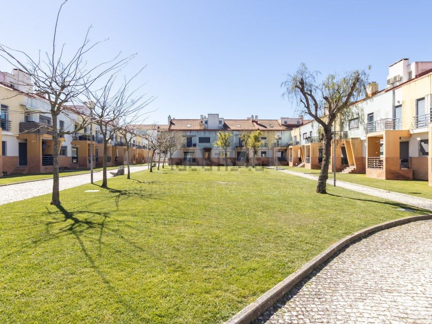 联排别墅出售在Rua Luís de Ataíde - 花园