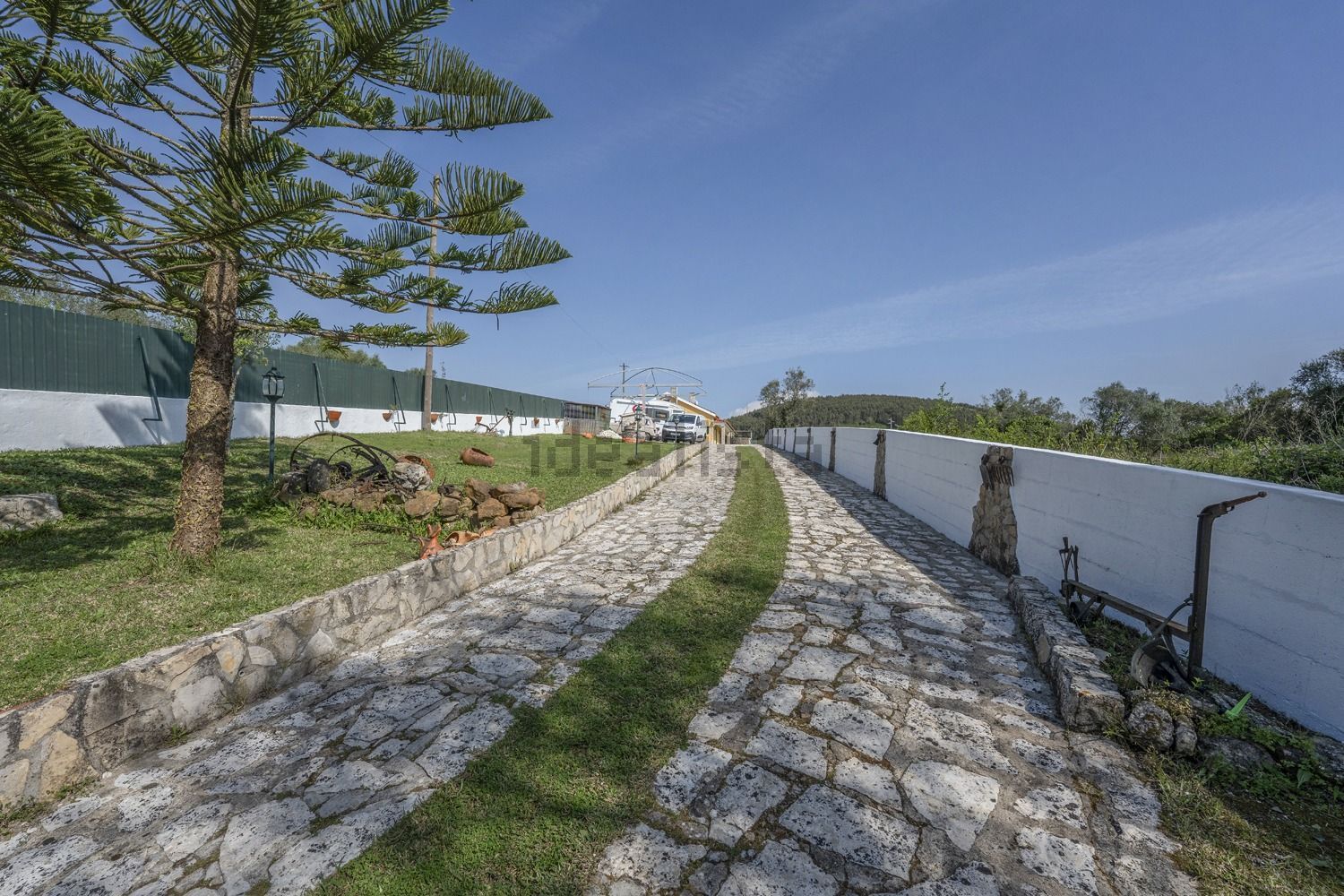 小楼房或独栋别墅出售2640-730 - 视线