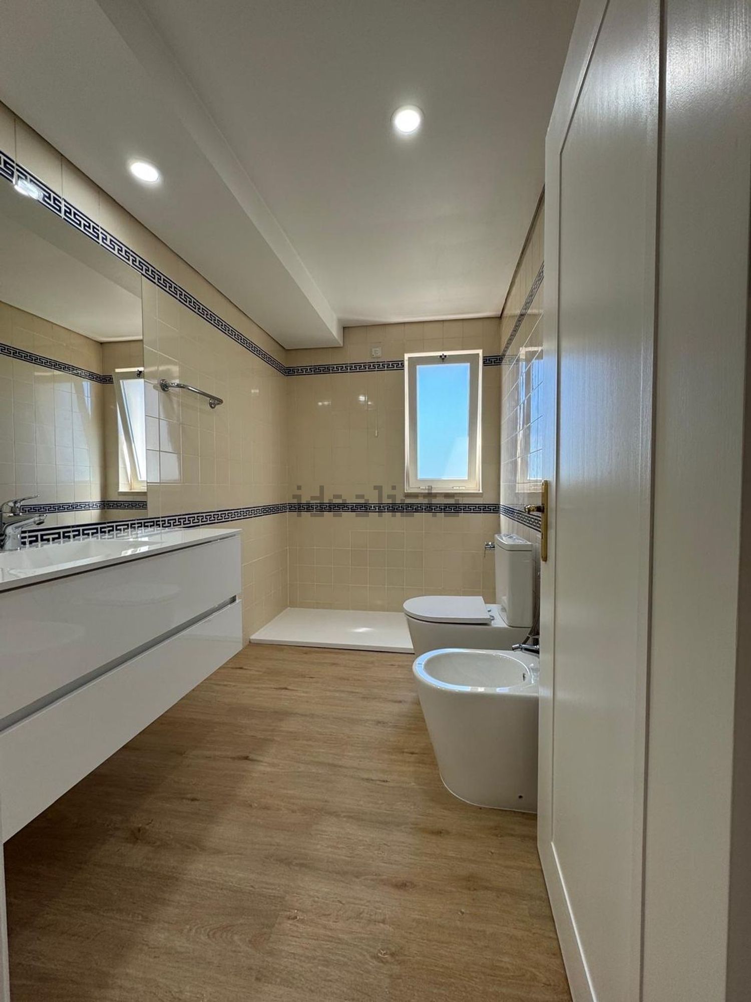 出租公寓 t1在Rua Almada Negreiros, 14 - 卫生间