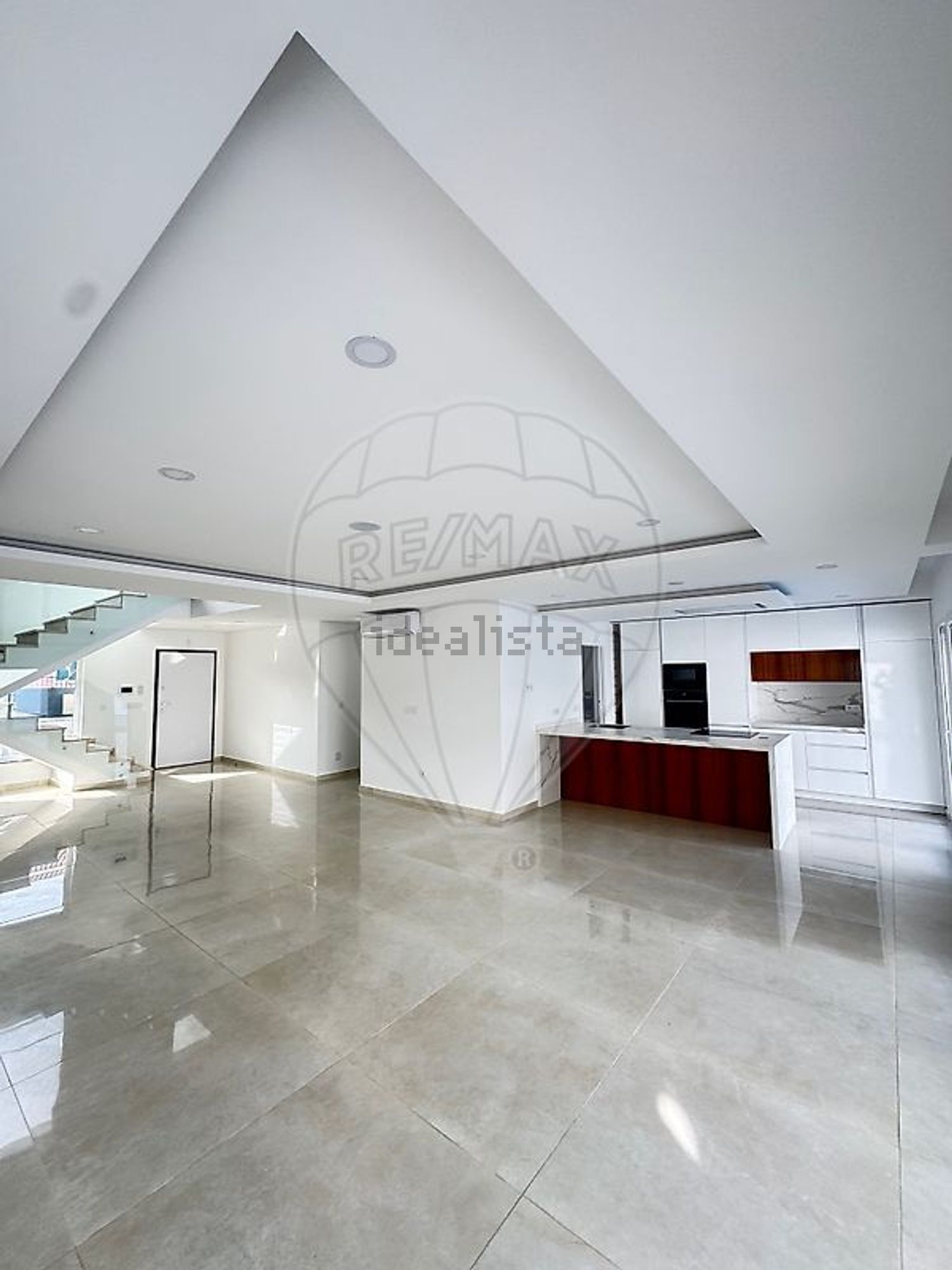 小楼房或独栋别墅出售在Alameda Miguel Torga - 照片