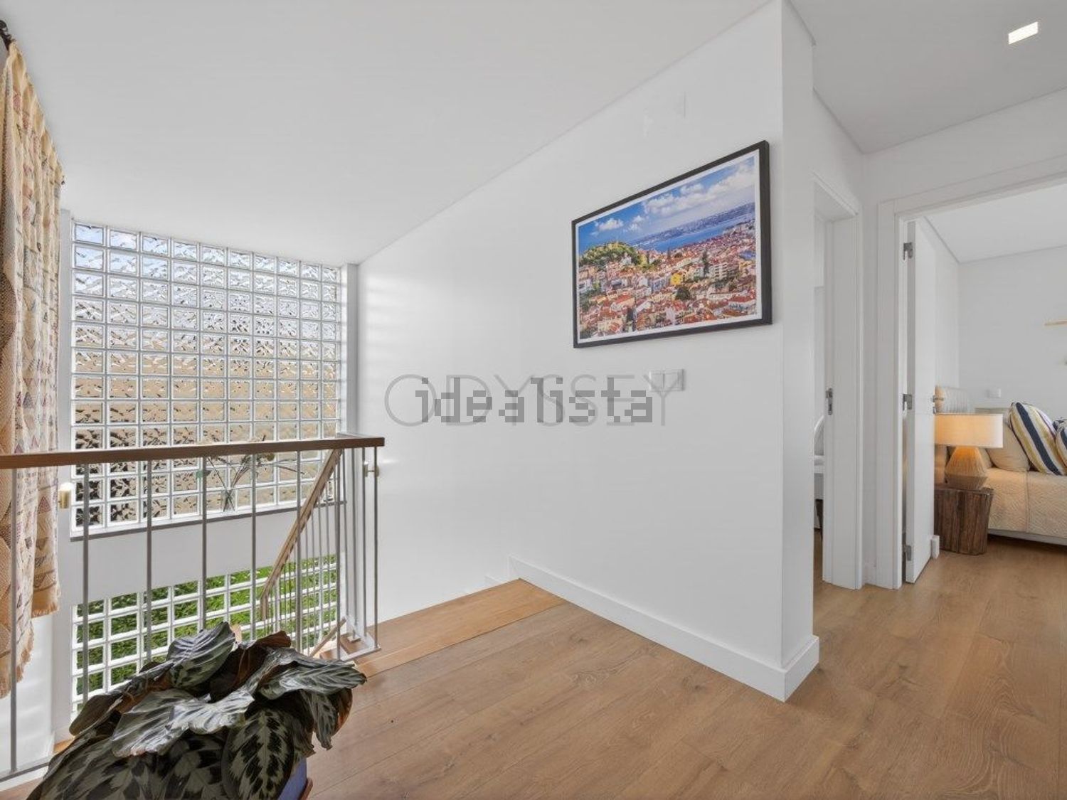 小楼房或独栋别墅出售在Rua da Colina - 详情