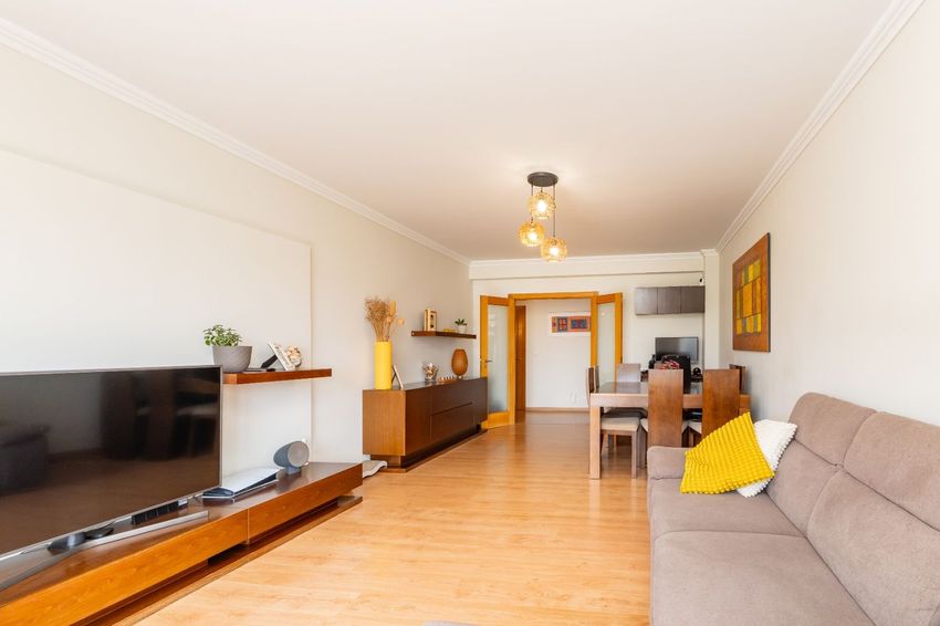 公寓 t3出售在Rua Mariano Pina, 13