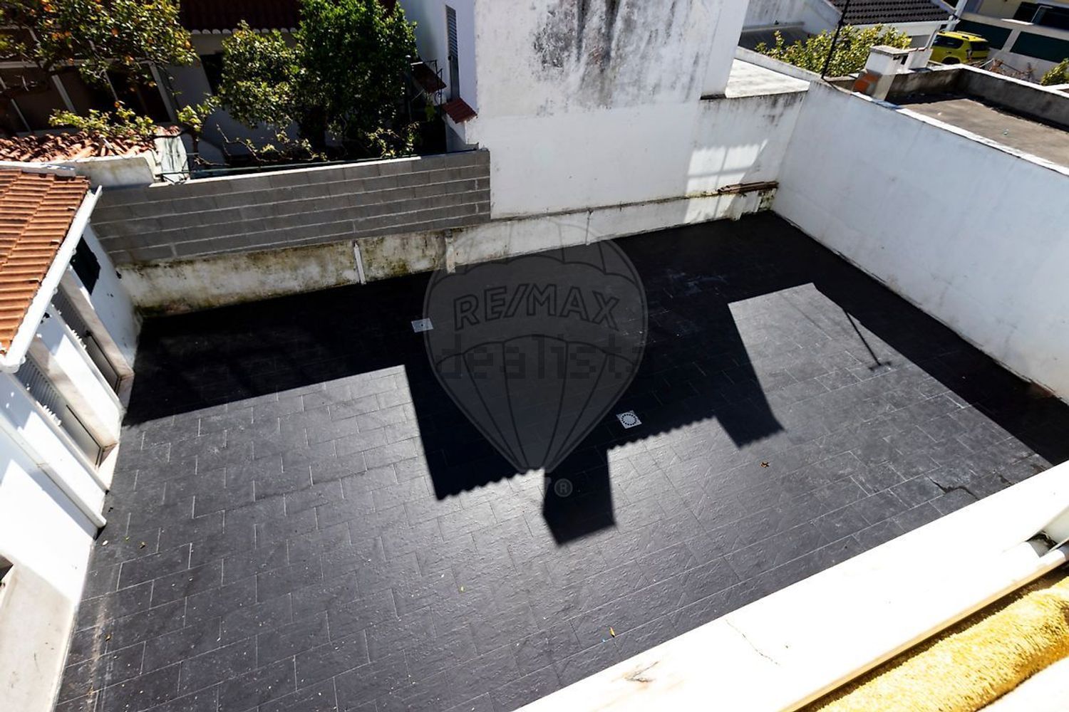 小楼房或独栋别墅出售在Rua António Sérgio - 照片