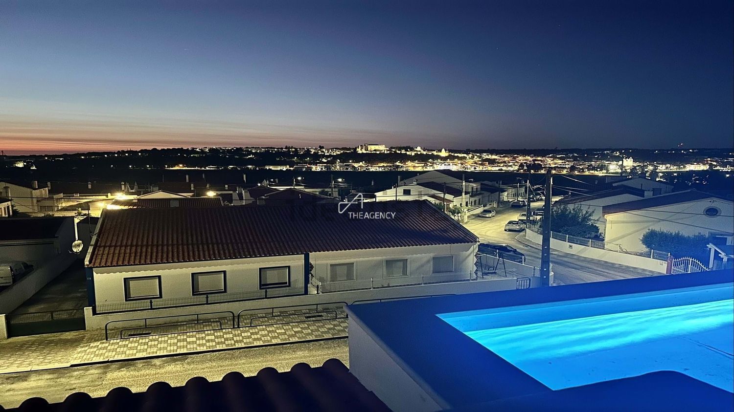 双拼别墅出售在Bairro da Quintinha - 游泳池